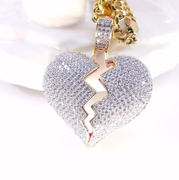 🤍 Icy Broken Heart + 24" x 4mm Cuban Chain - Picture 6 of 8